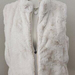 Cute Faux Fur Ivory vest NWT size Large